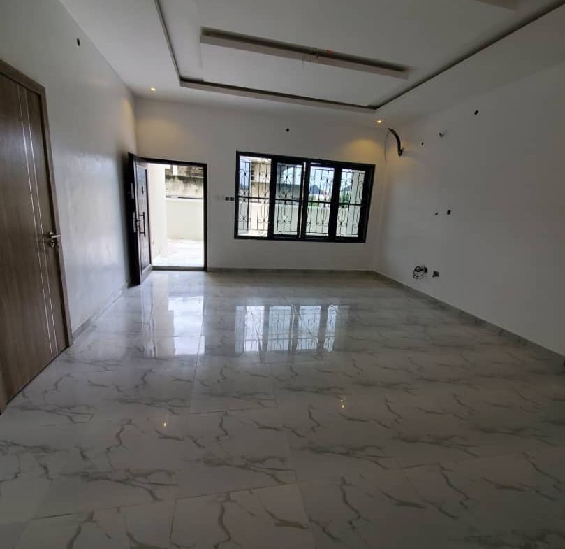 2-bedroom luxury apartment in Agungi Lekki with fitted kitchen and parking