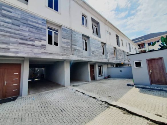 4-bedroom terraces with BQ and parking for rent in Lekki Phase 1 Lagos